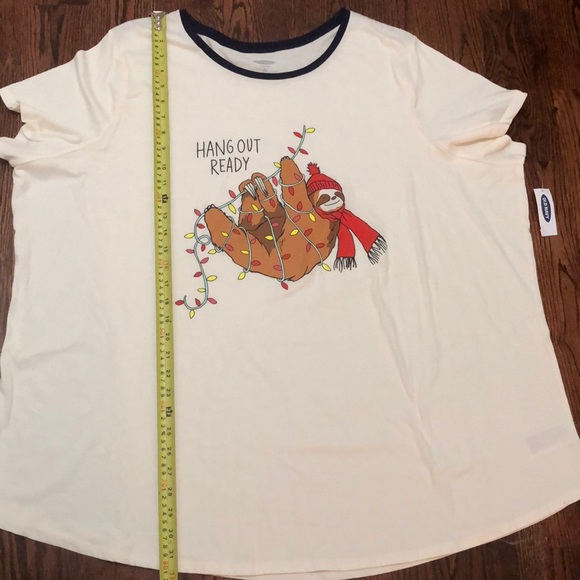 Old Navy EveryWear Christmas Graphic Plus-Size Tee - Picture 8 of 8